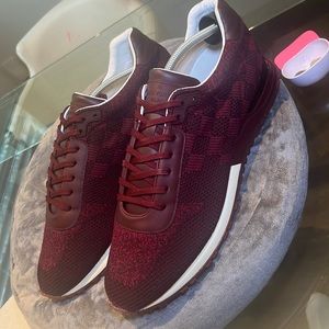 Beautiful Louis Vuitton sneakers size 11.  classic. Hard to find